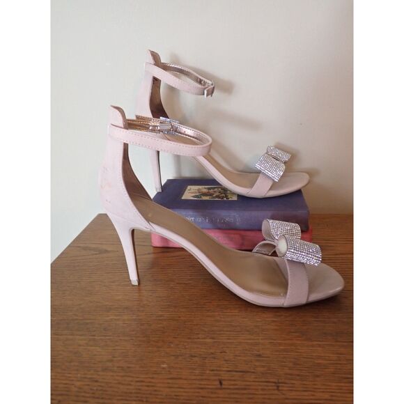 Material Girl Nude Strappy Pumps Rhinestone Bow Heels Sandal Shoe Size 11 Tan - Picture 1 of 10